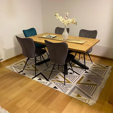 55 Апартаменты Белашница